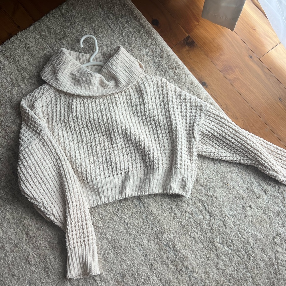 Chunky cropped knit sweater